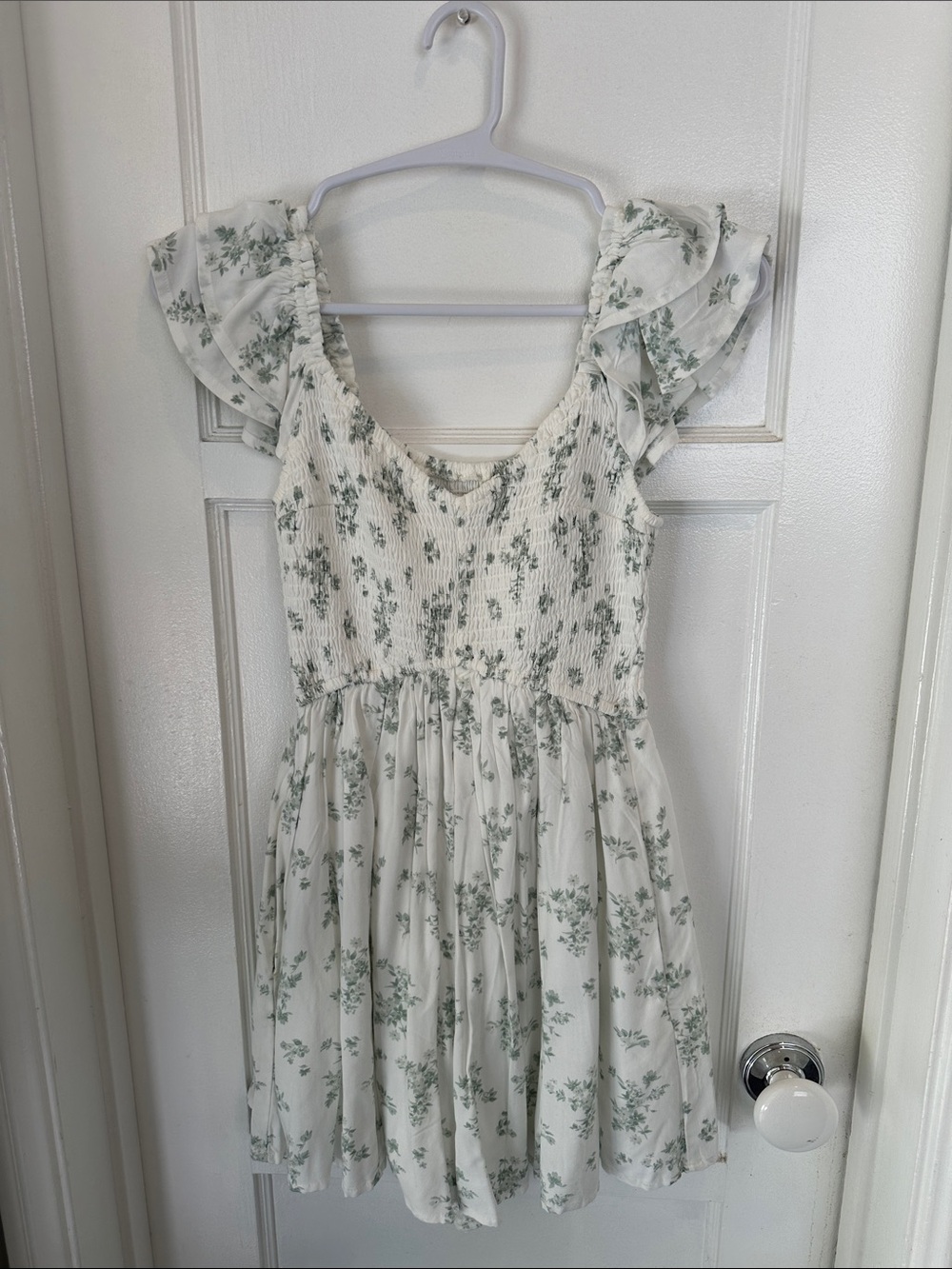 Hollister Floral Smocked Cotton Dress in White & Light Green XS
